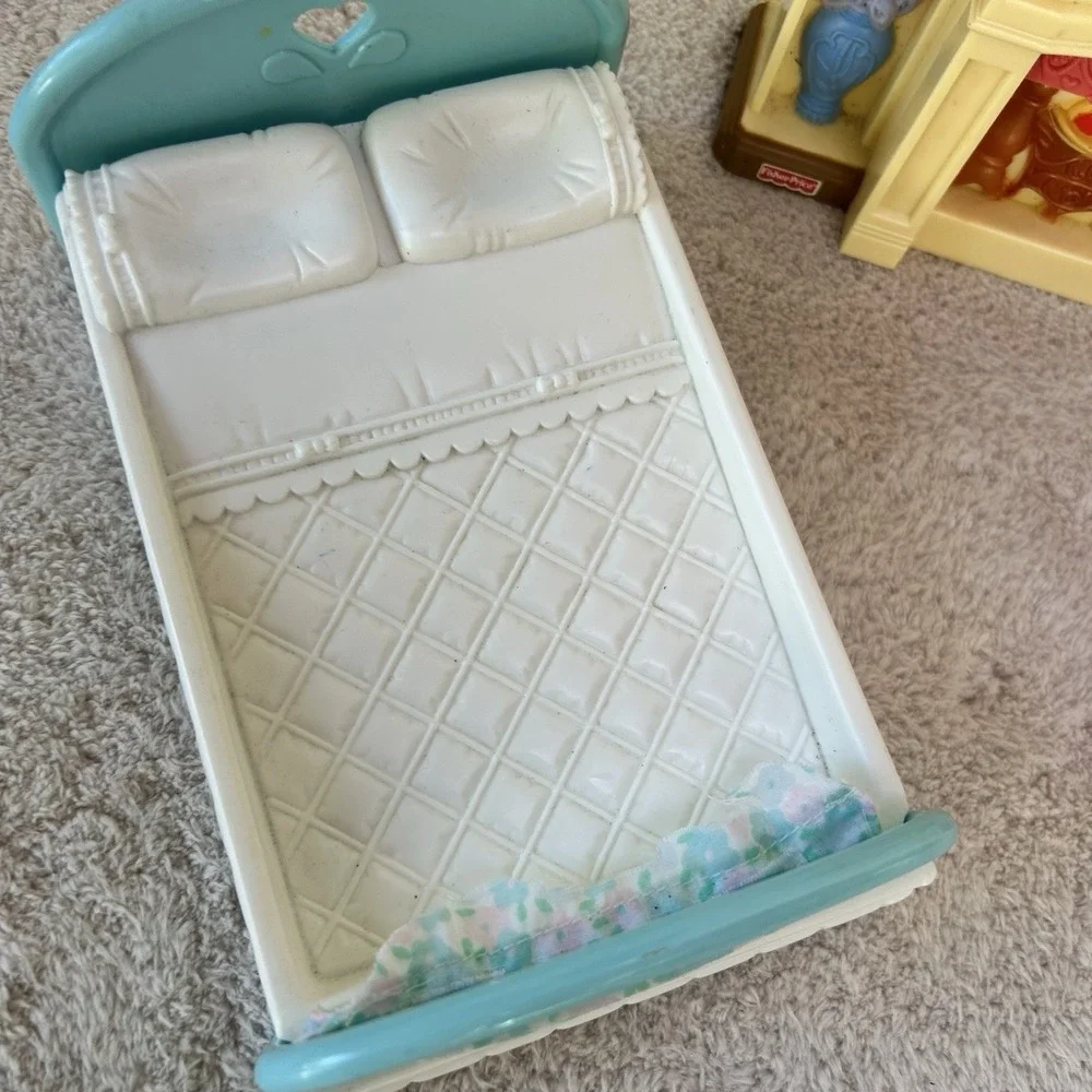 VTG 1993 Fisher Price Loving Family Dollhouse Furniture Set Two Beds 1 Fireplace